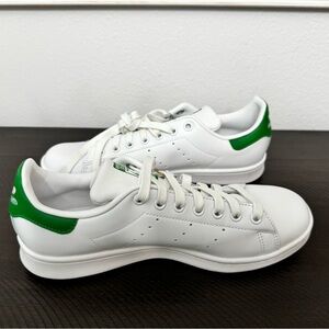 Stan Smith's adidas White Sneakers with Green Heel Panels